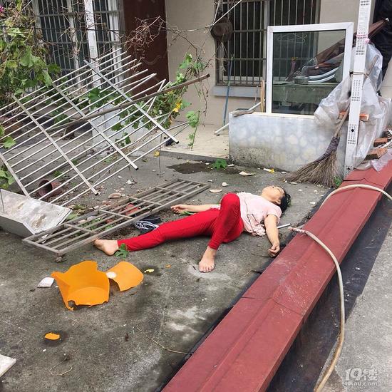 杭州1家政阿姨擦玻璃不慎坠楼