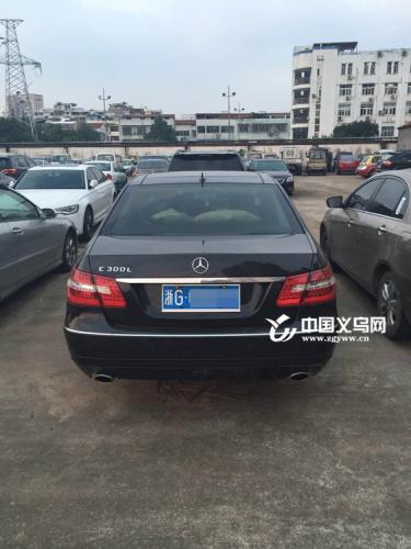 义乌1奔驰女司机违章32次被记137分 曾15次超