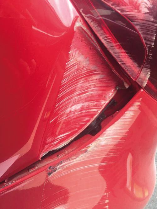 嘉兴一4S店与保险公司不和 奔驰车主修车遭遇