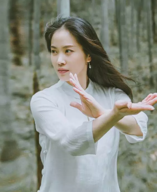 温州美女冠军隐古村开武侠客栈:生活比金牌更