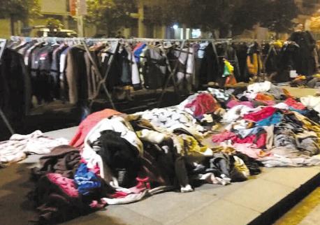 台州夜市上的旧衣服卖得红火 10元一件卫生堪忧_新浪浙江_新浪网