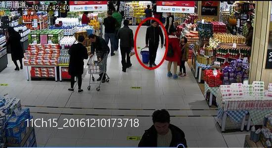 温州超市大盗上演蚂蚁搬家 两次偷走8瓶茅台(