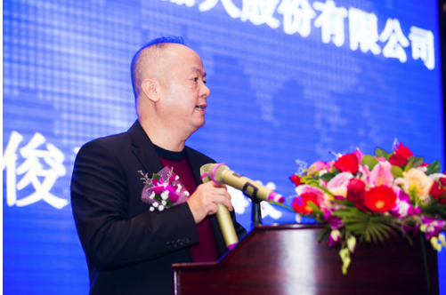 艾比AIBE新闻机器人亮相仿生发布_新浪浙江固定情趣用品人体图片