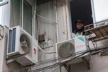 隔壁姑娘每晚开空调嗡嗡嗡 杭州70岁老夫妻受