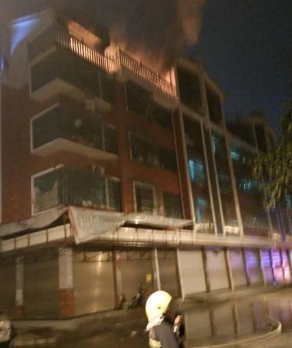 义乌7岁熊娃玩吹风机放被窝里引发火灾 房间似