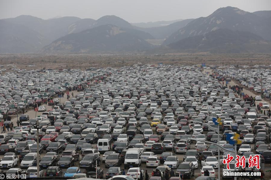 春节自驾游井喷 浙江普陀山景区成汽车海洋(组