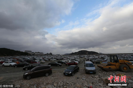 春节自驾游井喷 浙江普陀山景区成汽车海洋(组