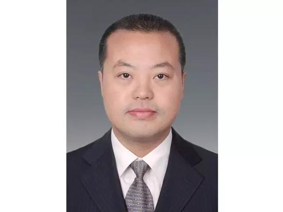 李栋