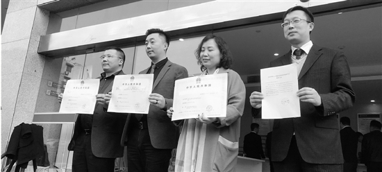 网约车过渡期结束,曹操专车等三家平台拿到许可证