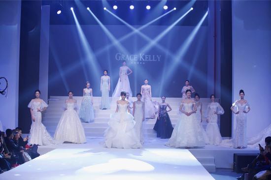 2017婚纱发布会_蔡中涵婚纱发布会图片(3)