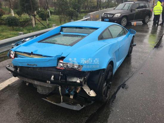 高难度 一辆兰博基尼在嘉兴高速上原地转了72