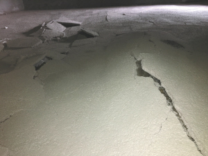 地下室地面出现严重空鼓
