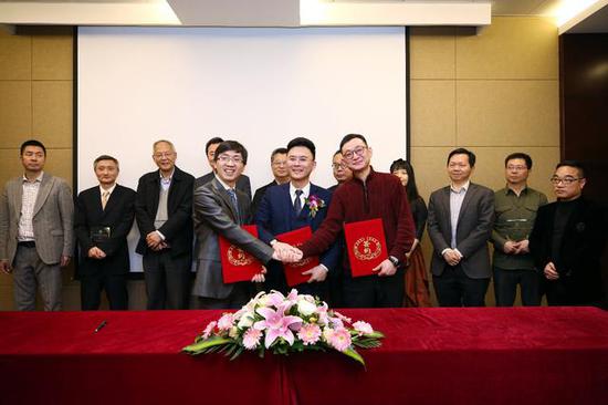 图1 马太快线三方股东代表签约合影