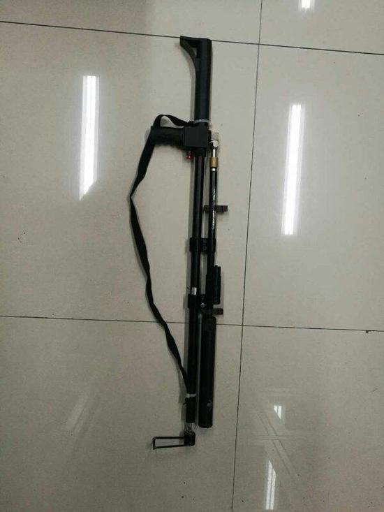 杭州一小伙网购配件自制气枪 还藏钢珠弹400多