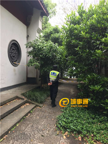 杭州男子吴山上坠崖身亡 妻子带着被子赶来边走边哭