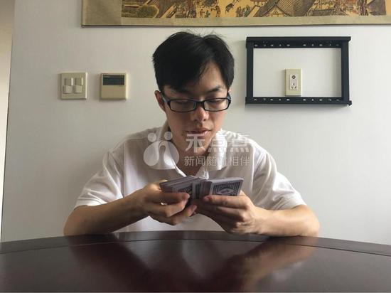 嘉兴男子有最强大脑 48秒能记住一副打乱的扑