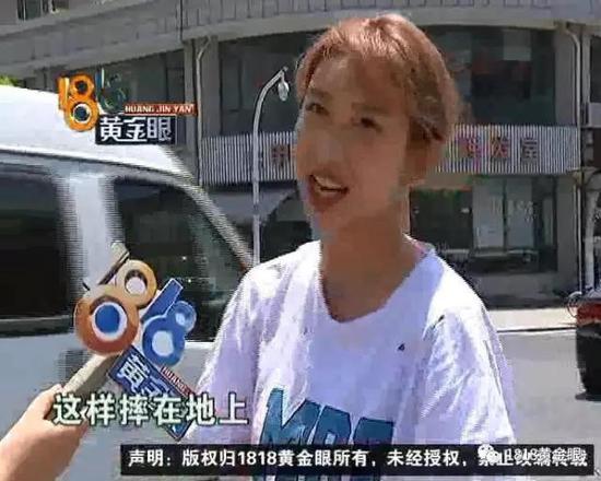杭州一姑娘骑共享单车回家 被小区保安一脚踹