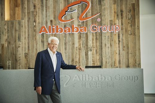 Marcus Blackmore 先生在阿里巴巴留影