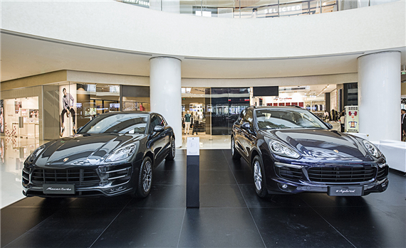 9.Cayenne S E-Hybrid及Macan Turbo亮相活动现场