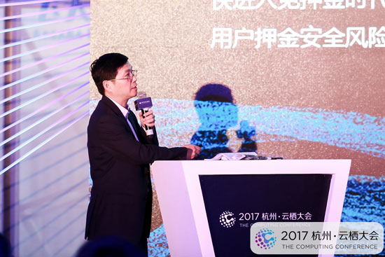 中国青年报社党委书记、社长、总编辑张坤在“数据力量·社会治理的共享与共治”论坛上作分享。