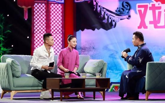 杨霞云和楼胜伉俪在《戏相逢》节目录制现场