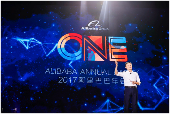 图/马云在阿里巴巴2017年会现场对六万阿里人说,希望阿里巴巴受到尊重的原因,不是因为排名世界多少,也不是因为收入和利润多么了不起,而是因为阿里人能够为中国、为世界、为未来、为所有关心和热爱的人创造价值、解决问题。