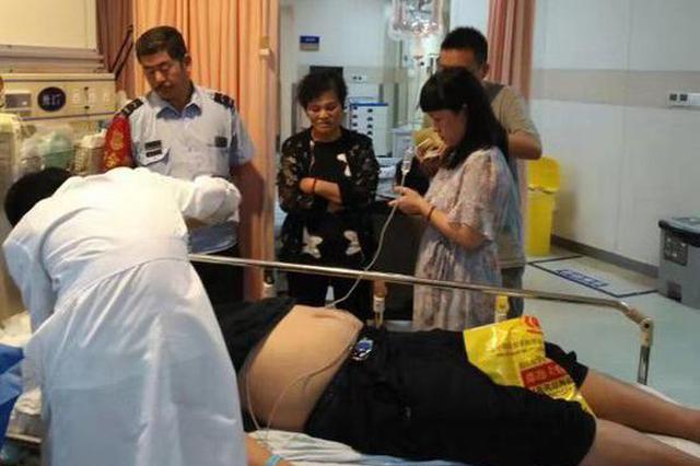 杭州1公交车上乘客突然倒地 多亏司机师傅出手相助
