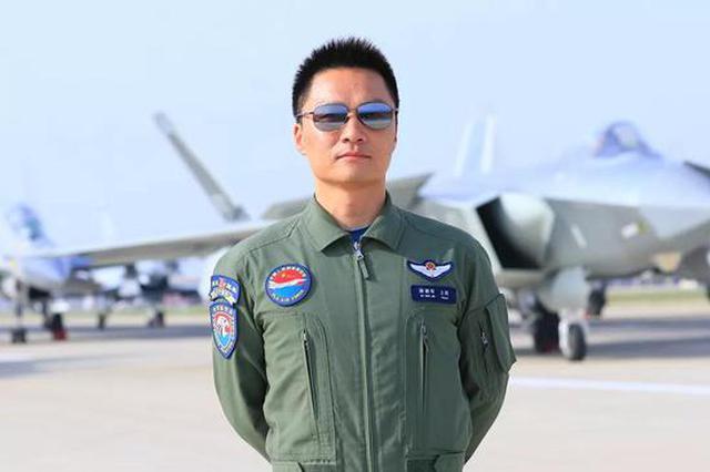 杭州籍飞行员现身国庆大阅兵 开歼16战机飞过天安门