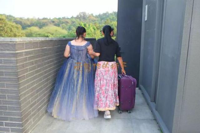 河南女孩眼睛看不见 妈妈陪其考上浙音难度最高专业