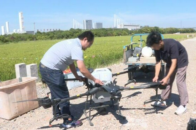 寧波職業技術學院無人機團隊免費為農田噴灑農藥