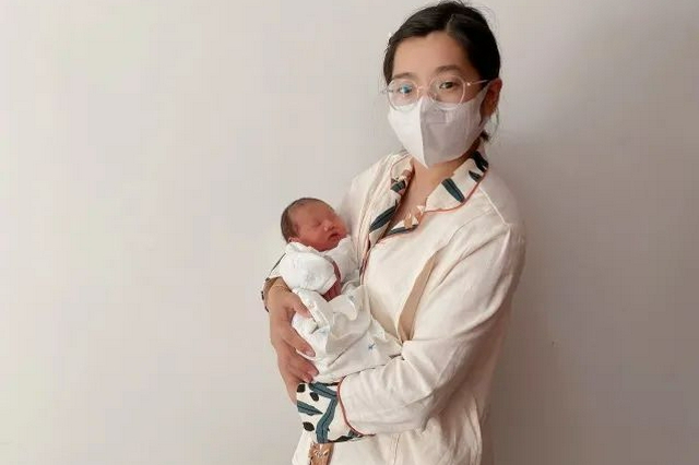 杭州一小区封控期间的第一个新生儿 其名字为翕杭