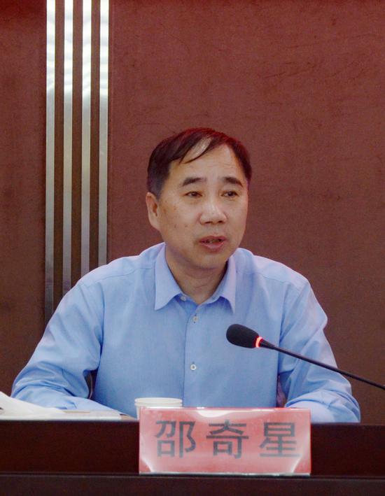 海螺集团董事长_海螺卡通图片