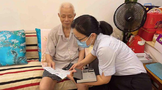 浦发银行宁波东部新城支行开展 “金融护航夕阳红”之老年人数字金融服务体验活动