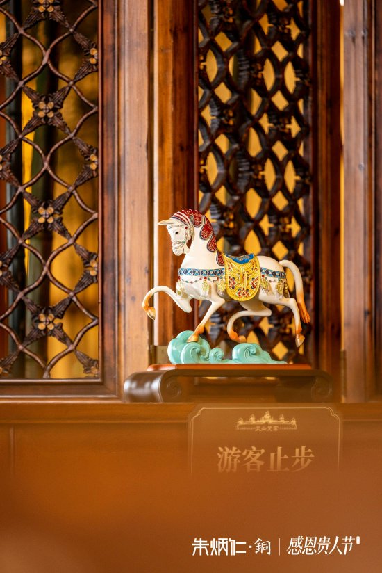 常沙娜×朱炳仁巨匠联袂新品《霓裳天马》