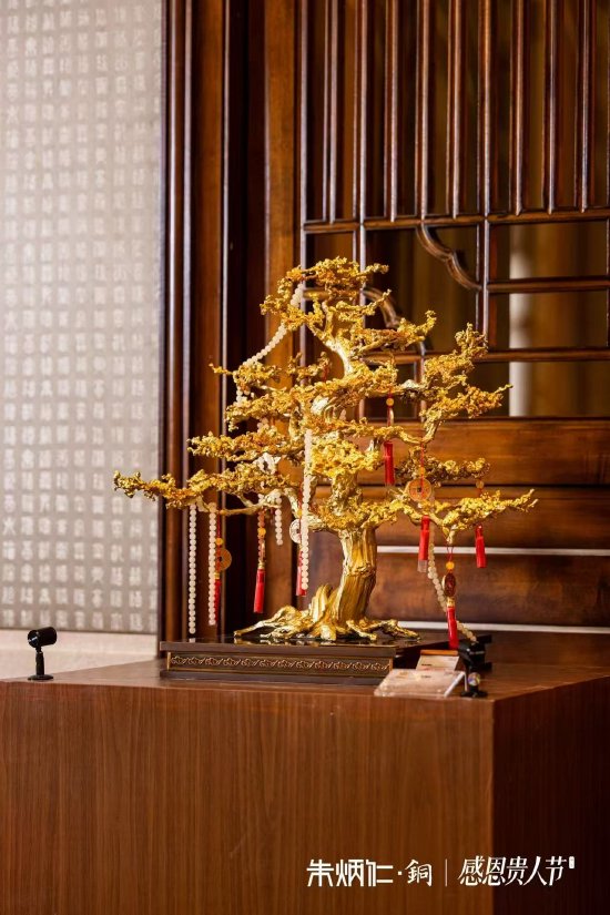 “朱炳仁·铜”×中国钱币博物馆联袂打造艺术品《金枝满财》