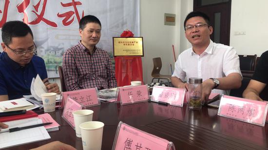 元培语言文学分院党支部书记、副院长 潘成刚主持