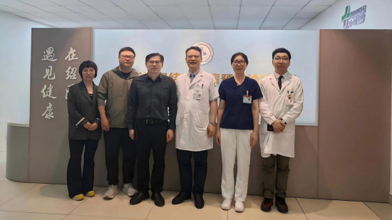 　　图为吴乐君主任一行与我院领导及泌尿外科（结石）团队合影 左起：杨民霞主任、姜奕主治医师、吴乐君主任、应向荣主任、孙剑虹护士长、任煜主任