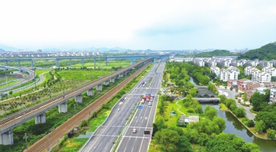 319省道甬余线江北段“隔封亮建透”样板路建设完成