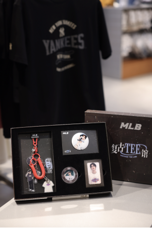 MLB潮流品牌代言人张凌赫复古TEE馆限定周边
