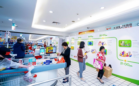 线下超市天猫双11氛围浓厚,明星进店、线下直播、天猫超市小事纪展,