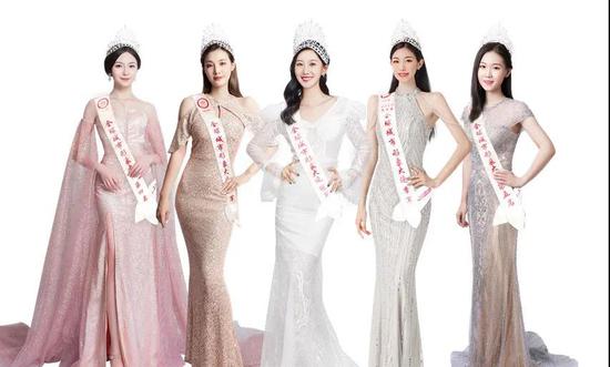 左起：李旻珊、张语纯、李松洁、冯晓辉、吴昱萱