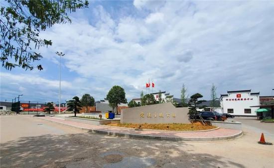 海城前柳村人口_翠柳村客舍(2)