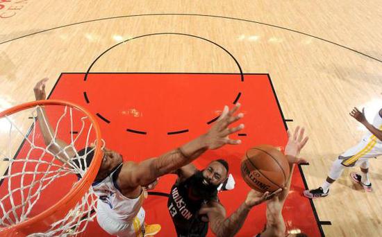 金州勇士抢七淘汰火箭 这样的裁判尺度 你认