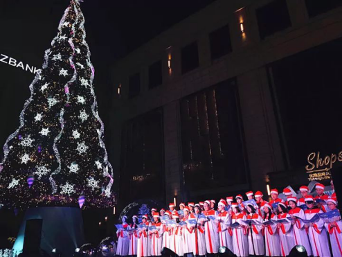 杭州嘉里中心圣诞季暖心回归 缤纷小镇圣诞嘉