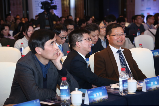 杭州势成科技有限公司董事长兼CEO-刘华先生与李景波教授热烈讨论