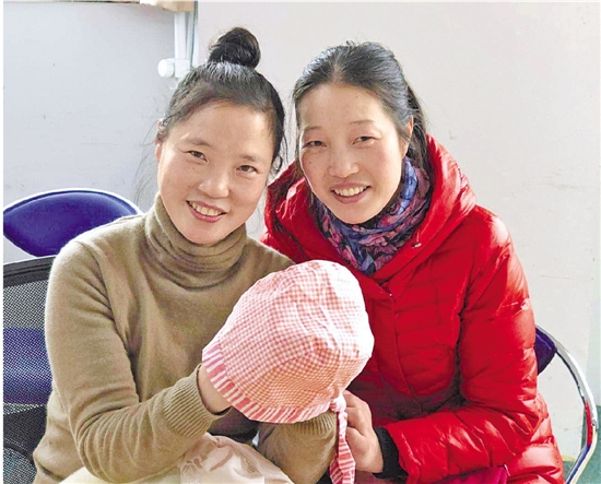 叶妃妃(左)和小姐妹
