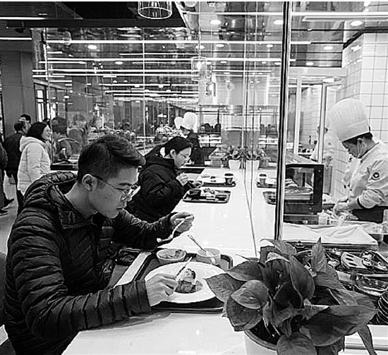 食堂环境堪比咖啡馆。