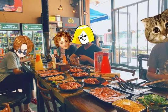 现在有六个人了