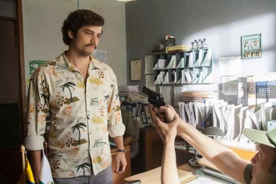 美剧《毒枭》的时代背景的确很适合“横行霸道”系列