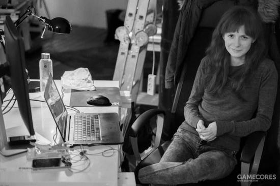 Helen Hindpere，剧本创作者，在TGA上感谢马克思与恩格斯的那位